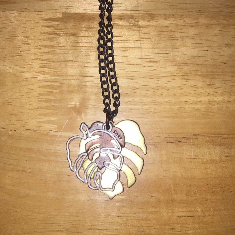 FOXY monstera leaf 🍁 🌿🍃🍂 necklace.